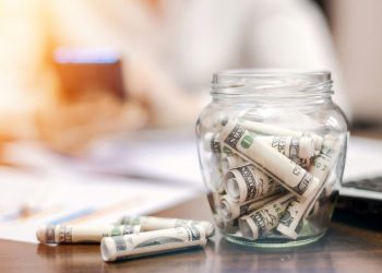 Amid escalating pressure, Biden steps up efforts to reassure Democrats